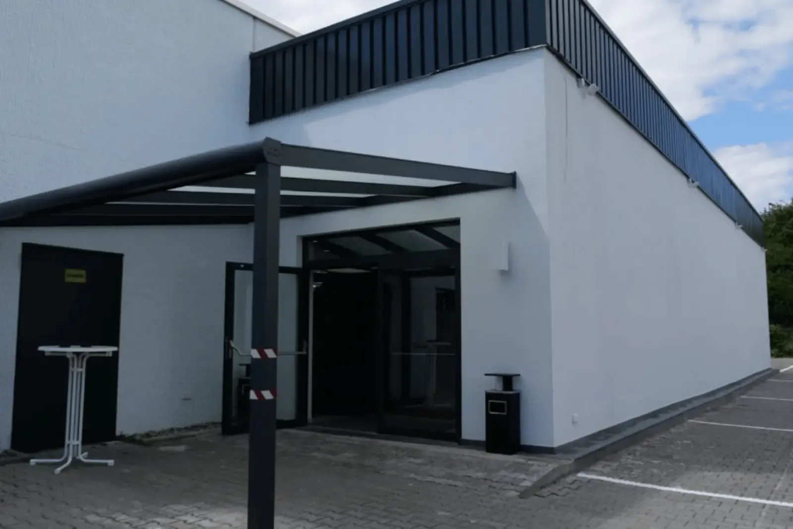Rheinaura Eventcenter binasının girişi, Mannheim